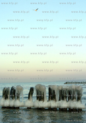 Zimowo lodowa plaza w Ustce. 17.01.2010 r. Fot. Arturo...