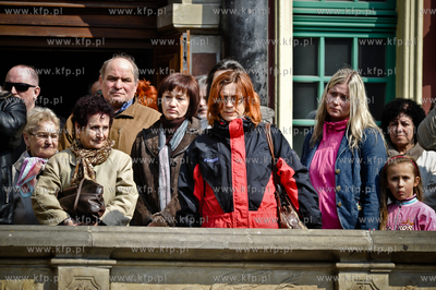 Zaloba naradowa po katastrowie prezydenckiego samolotu...