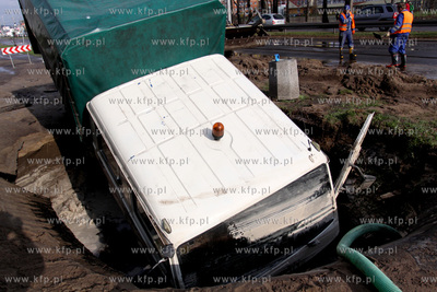 Awaria wodociagowa na skrzyzowaniu ul. Morskiej i Krynickiej...