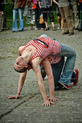 Dzielnica - stolica - Streetwaves. Akcja miejska wyprowadzajaca...