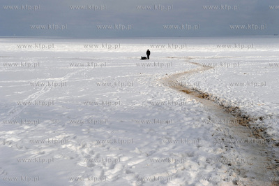 Sopot. Silne mrozy spowodowaly zamarzniecie zatoki...