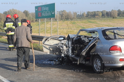 W miejscowosci Szopy na drodze Elblag - Malbork wyjezdzajacy...