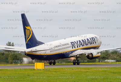 Gdansk,Rebiechowo. Nz. Boeing 737-800 linii Ryanair.
02.09.2012
fot....