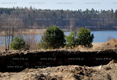 Koscierzyna. Nielegalne wyrobisko piachu i dzikie wysypisko...