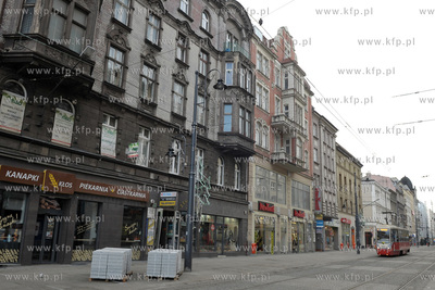 Katowice. Centrum miasta. Na zdjeciu  ul. 3 Maja. 25.12.2013...