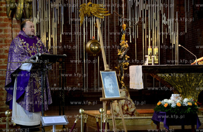 Msza w intencji zmarlego Janusza Rydzewskiego w kosciele...