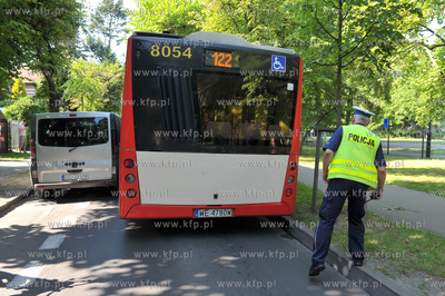 Sopot ulica Powstancow Warszawy. Niewlasciwie zaparkowany...
