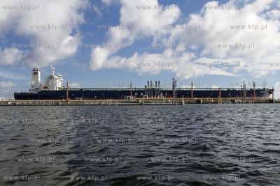 Irański supertankowiec M/T Atlantas wpływa do Naftoportu...