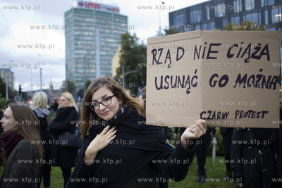 Gdańsk. Plac Solidarności. Czarny Protest,...