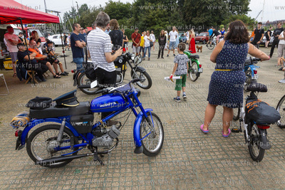 Wakacyjny zlot motoryzacyjny samochodów polskiej produkcji...
