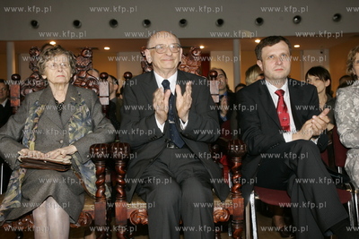 Wladyslaw Baroszewski otrzymal honorowe obywatelstwo...