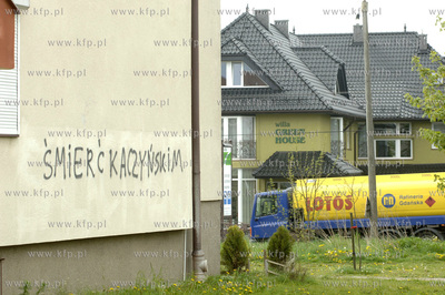 Gdansk. Osiedle Jasien. Na jednym z blokow pojawil...