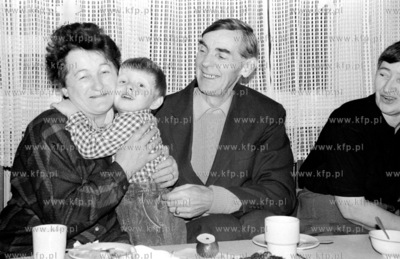 Dzien Babci w przedszkolu w Zukowie. 3 letni Szymek...