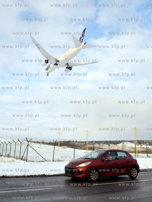 Nad ulica Budowlanych przelatuje Boeing 787-800 Dreamliner...