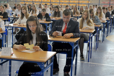 Zukowo. Gimnazjum nr 2. Drugi dzien egzaminu gimnazjalnego,...