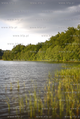 Klonowo Gorne na Kaszubach. Jezioro Glebokie.
31.05.2009
fot....