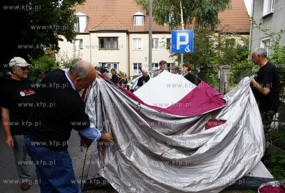 Sopot. Kilkudziesieciu zwiazkowcow ze stoczni Gdansk...