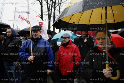 Gdynia. Demonstracja pracownikow  WUZ Przedsiebiorstwa...