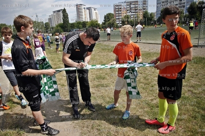 Gdansk Zaspa. Pilkarski turniej dzikich druzyn Do przerwy...