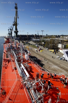 Stocznia Gdansk. Uroczystosc chrztu statku SYN ANTARES....