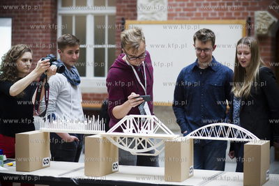 Politechnika Gdańska. Konkurs mostów drukowanych...