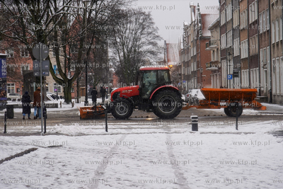 Zima z Gdańsku. Pług na ul. Szerokiej. 11.01.2025...