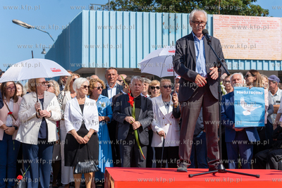 Gdańsk. Plac Solidarności. Symboliczne otwarcie bramy...