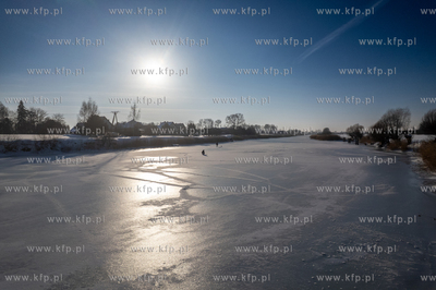 Zima na Żuławach. Drewnica, okolice mostu zwodzonego...