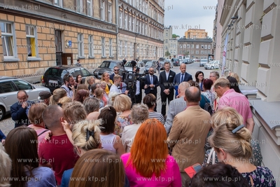 Przekazanie sześciu rodzinom kluczy do nowo wyremontowanej...