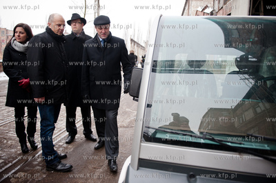 Stocznia Gdanska. Tydzien po pozarze hali produkcyjnej...