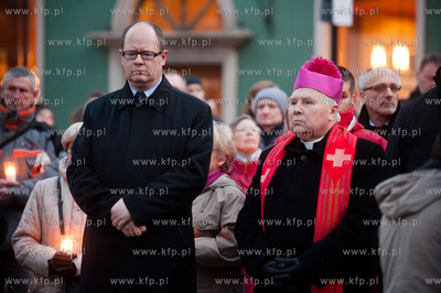 Gdanska Droga Krzyzowa, organizowana przez ojcow dominikanow.
Nz...