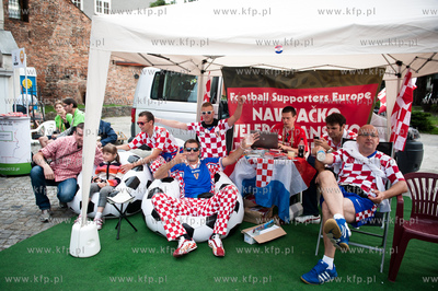 Gdansk. Ulica Dluga. Chorwaccy kibice na ulicach starego...