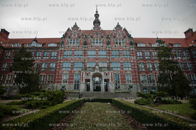 Gdansk. Gmach Glowny Politechniki Gdanskiej.
04.01.2012
fot....
