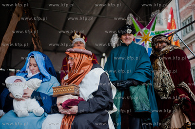 Gdansk. Orszak Trzech Kroli na ulicach Glownego Miasta....