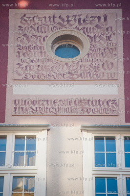 Gdansk. Odremontowane, nowo pomalowane kamieniczki...