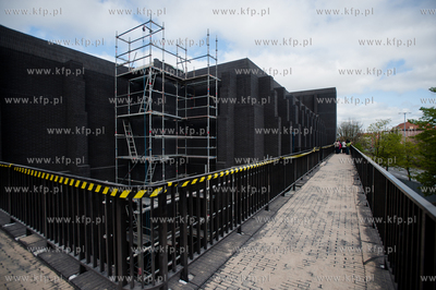 Gdansk. Pierwszy spacer Gdanszczan po Murze Teatru...