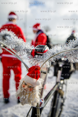 Gdansk. Parking pod Ergo Arena. Coroczna akcja Mikolaje...