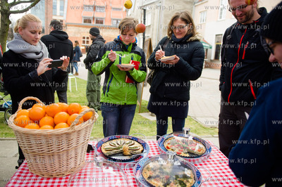 Gdansk. Plac T. Polaka. Briefing prasowy poprzedzajacy...