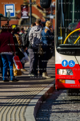 Gdansk. Autobus ZKM, odjezdzajacy z przystanku na przed...