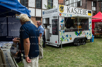Gdansk. Plac przed siedziba Polskiego Zwiazku Wedkarskiego...