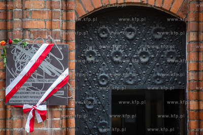 Gdansk. Kamienica przy ul. Mariackiej. Odsloniecie...