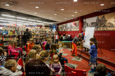 Gdansk. Biblioteka Manhattan w CH Manhattan. Spotkanie...