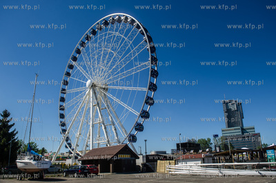 Gdynia. Pierwszy dzień funkcjonowania koła widokowego...