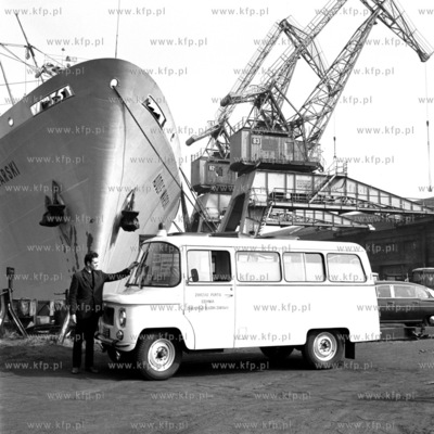 Ambulans zakładowej służby zdrowia w porcie gdyńskim.
09.1971
wrzesien1971_z.kosycarz_p44
Fot....