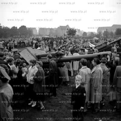 Wystawa sprzętu wojskowego. (lata60).19640002218zFot....