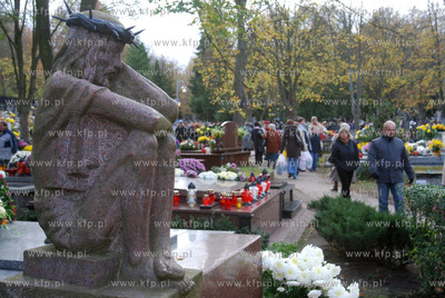 Gdynia. Cmentarz Witomino. Swieto Zmarlych.
01.11.2006
fot....