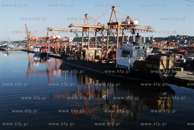 Prom pasazersko-samochodowy Stena Baltica plywajacy...