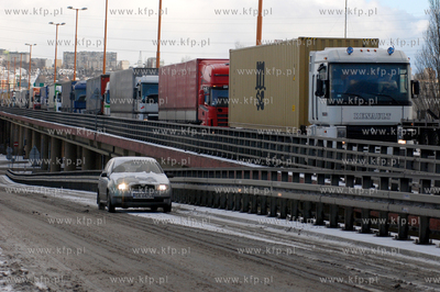 Gdynia. Nieoczekiwane opady sniegu, utrudnily zycie...