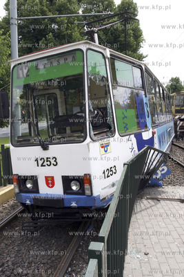 Gdansk.Tramwaj linii 12 wypadl z szyn kolo Opery Baltyckiej.

13.07.2008

Sebastian...