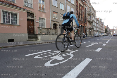 Nowa sciezka rowerowa na ul. Ogarnej w Gdansku. Mozna...